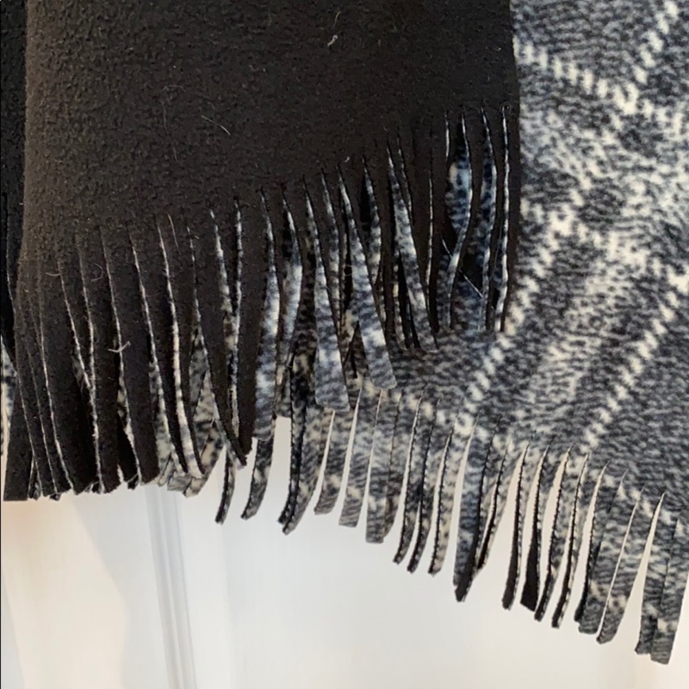 Reversible Cape - image 4